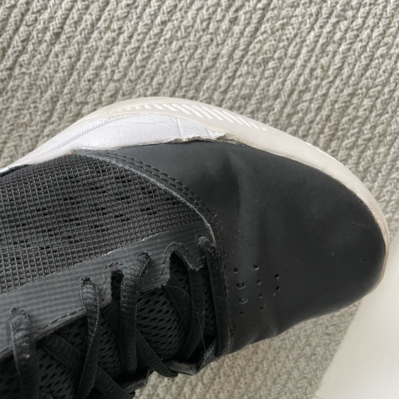 Under Armour TB BGS Clutchfit Drive 3 Youth Basketball Shoes  Under Armour Black and White High Top Basketball Sneakers Shoes Size 9